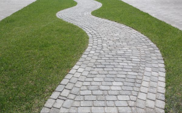 Cost of Yard Walkway Construction in Rome