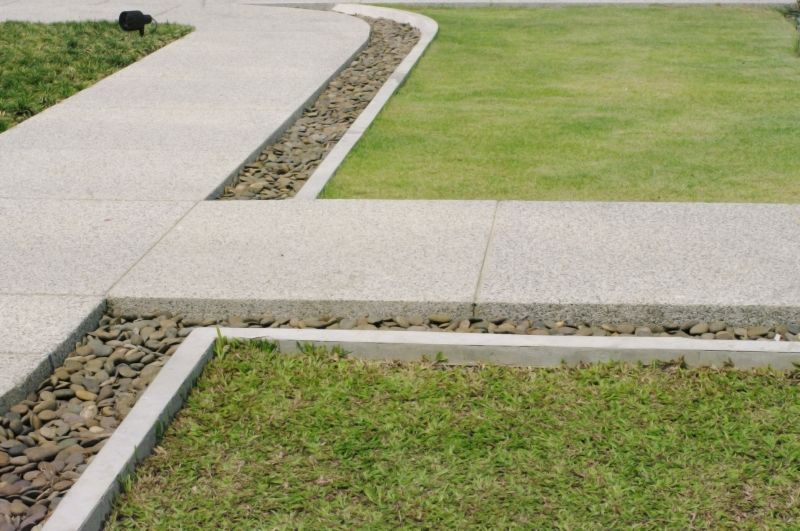 Hardscape Curbing Installation detail